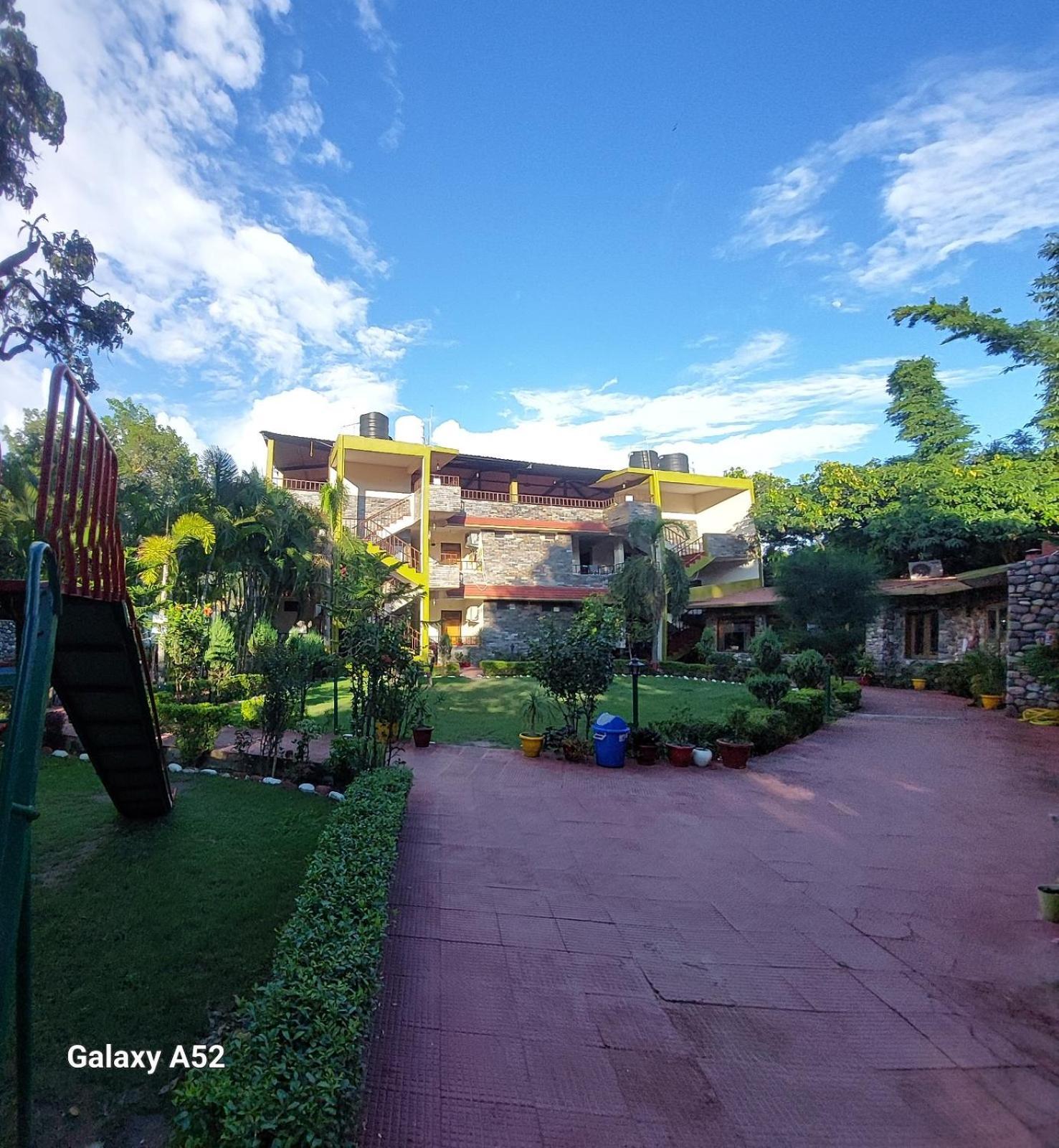 Hr Dukes Den Resort Ramnagar  Exterior photo